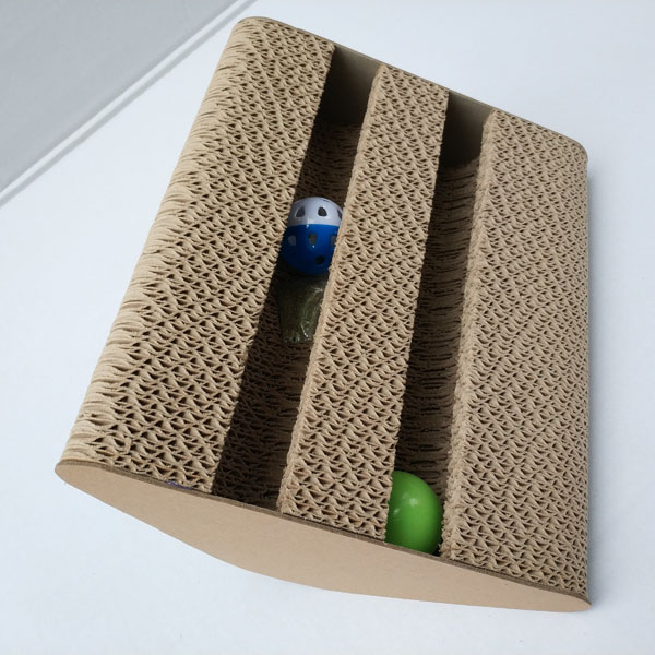 CM142010 Cat Scratcher